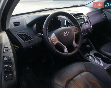 Серый Хендай их35, объемом двигателя 2 л и пробегом 260 тыс. км за 12500 $, фото 8 на Automoto.ua