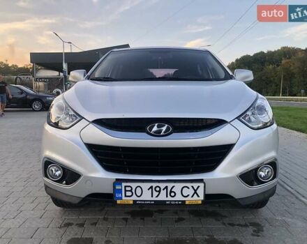 Серый Хендай их35, объемом двигателя 2 л и пробегом 260 тыс. км за 12500 $, фото 3 на Automoto.ua