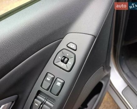 Серый Хендай их35, объемом двигателя 2 л и пробегом 193 тыс. км за 13850 $, фото 22 на Automoto.ua
