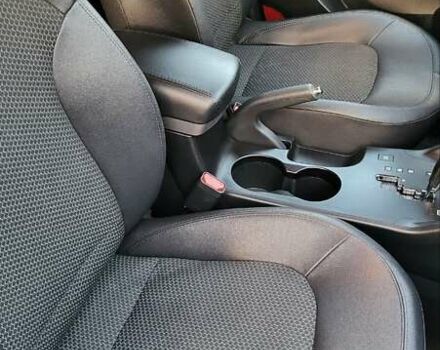 Сірий Хендай іх35, об'ємом двигуна 2 л та пробігом 208 тис. км за 14750 $, фото 27 на Automoto.ua