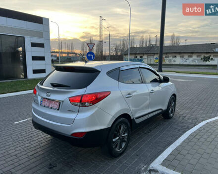 Серый Хендай их35, объемом двигателя 2 л и пробегом 168 тыс. км за 13800 $, фото 4 на Automoto.ua