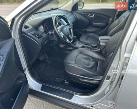 Серый Хендай их35, объемом двигателя 2 л и пробегом 180 тыс. км за 15100 $, фото 13 на Automoto.ua