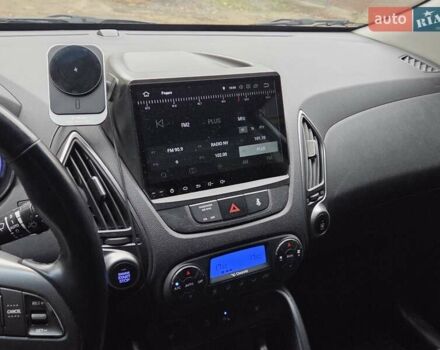 Серый Хендай их35, объемом двигателя 2 л и пробегом 136 тыс. км за 15800 $, фото 7 на Automoto.ua