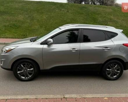 Серый Хендай их35, объемом двигателя 2.4 л и пробегом 127 тыс. км за 11650 $, фото 4 на Automoto.ua