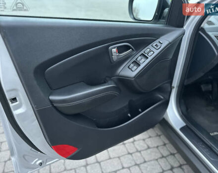 Серый Хендай их35, объемом двигателя 2 л и пробегом 180 тыс. км за 15000 $, фото 10 на Automoto.ua