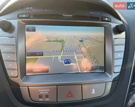 Серый Хендай их35, объемом двигателя 2 л и пробегом 187 тыс. км за 16600 $, фото 6 на Automoto.ua