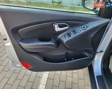 Серый Хендай их35, объемом двигателя 2 л и пробегом 221 тыс. км за 17150 $, фото 26 на Automoto.ua