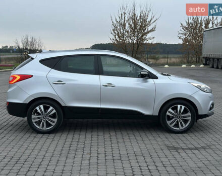 Серый Хендай их35, объемом двигателя 2 л и пробегом 180 тыс. км за 15000 $, фото 4 на Automoto.ua