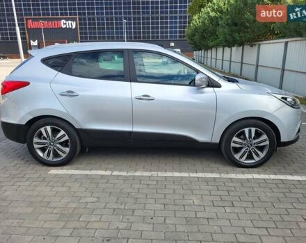 Серый Хендай их35, объемом двигателя 2 л и пробегом 221 тыс. км за 17150 $, фото 8 на Automoto.ua