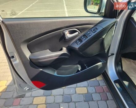 Серый Хендай их35, объемом двигателя 2 л и пробегом 221 тыс. км за 17150 $, фото 24 на Automoto.ua