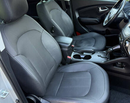 Серый Хендай их35, объемом двигателя 2 л и пробегом 187 тыс. км за 16600 $, фото 64 на Automoto.ua