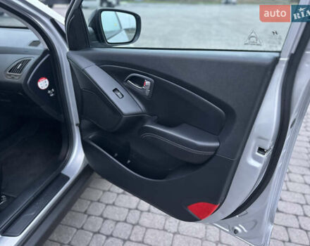 Серый Хендай их35, объемом двигателя 2 л и пробегом 180 тыс. км за 15000 $, фото 19 на Automoto.ua