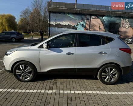 Серый Хендай их35, объемом двигателя 2 л и пробегом 187 тыс. км за 16600 $, фото 16 на Automoto.ua