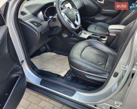 Серый Хендай их35, объемом двигателя 2 л и пробегом 221 тыс. км за 17150 $, фото 79 на Automoto.ua