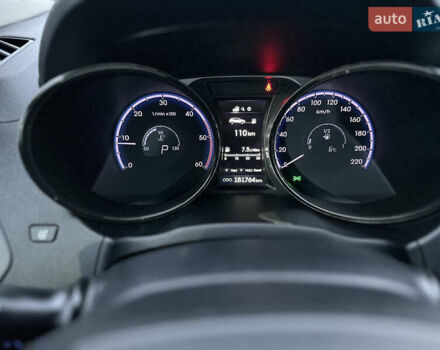 Серый Хендай их35, объемом двигателя 2 л и пробегом 180 тыс. км за 15000 $, фото 23 на Automoto.ua