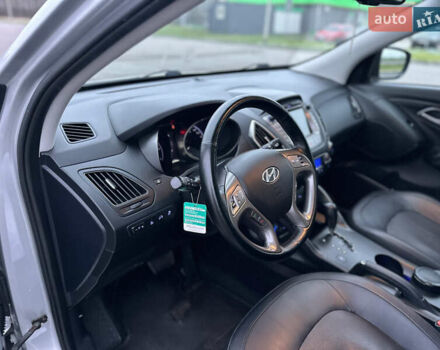 Серый Хендай их35, объемом двигателя 2 л и пробегом 180 тыс. км за 15000 $, фото 12 на Automoto.ua