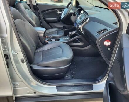 Серый Хендай их35, объемом двигателя 2 л и пробегом 221 тыс. км за 17150 $, фото 44 на Automoto.ua