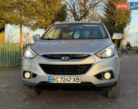 Серый Хендай их35, объемом двигателя 2 л и пробегом 183 тыс. км за 13750 $, фото 2 на Automoto.ua