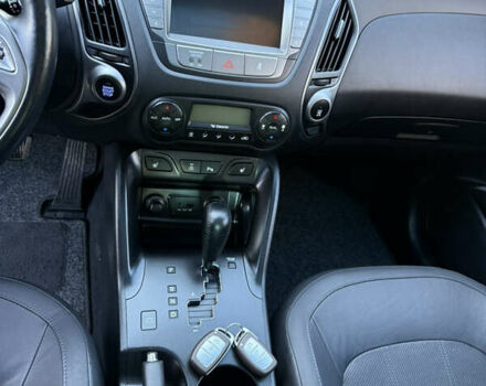 Серый Хендай их35, объемом двигателя 2 л и пробегом 187 тыс. км за 16600 $, фото 94 на Automoto.ua