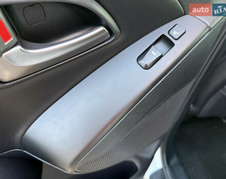 Серый Хендай их35, объемом двигателя 2 л и пробегом 183 тыс. км за 13750 $, фото 81 на Automoto.ua