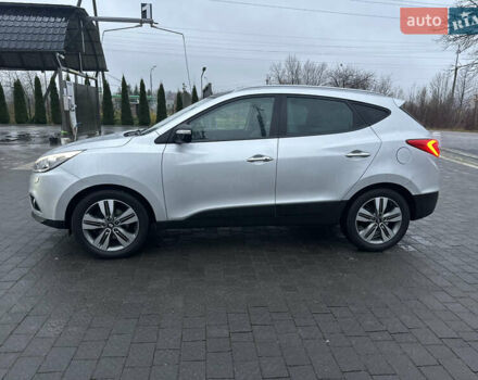 Серый Хендай их35, объемом двигателя 2 л и пробегом 180 тыс. км за 15100 $, фото 3 на Automoto.ua