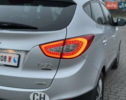 Серый Хендай их35, объемом двигателя 2 л и пробегом 180 тыс. км за 15000 $, фото 9 на Automoto.ua