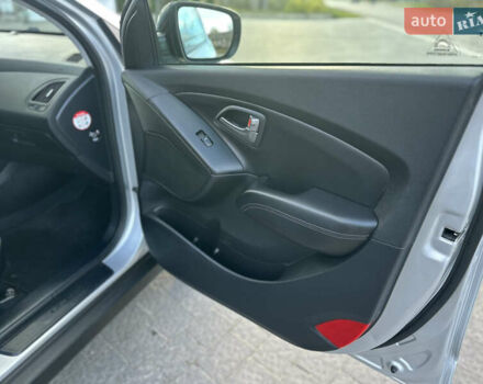 Серый Хендай их35, объемом двигателя 2 л и пробегом 180 тыс. км за 15100 $, фото 19 на Automoto.ua