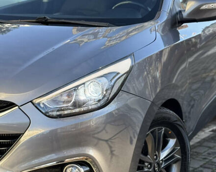 Серый Хендай их35, объемом двигателя 2 л и пробегом 96 тыс. км за 14899 $, фото 5 на Automoto.ua