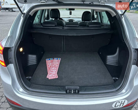 Серый Хендай их35, объемом двигателя 2 л и пробегом 180 тыс. км за 15000 $, фото 16 на Automoto.ua