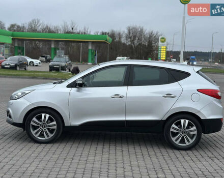 Серый Хендай их35, объемом двигателя 2 л и пробегом 180 тыс. км за 15000 $, фото 3 на Automoto.ua