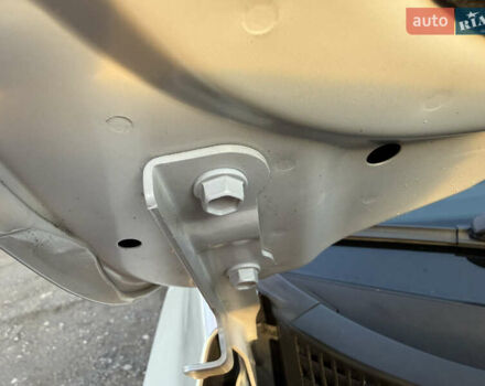 Серый Хендай их35, объемом двигателя 2 л и пробегом 183 тыс. км за 13750 $, фото 55 на Automoto.ua