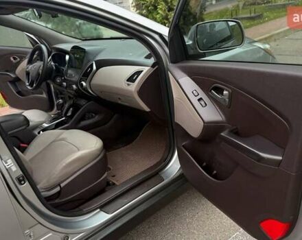 Серый Хендай их35, объемом двигателя 2.4 л и пробегом 127 тыс. км за 11650 $, фото 22 на Automoto.ua