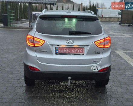 Серый Хендай их35, объемом двигателя 2 л и пробегом 180 тыс. км за 15100 $, фото 6 на Automoto.ua