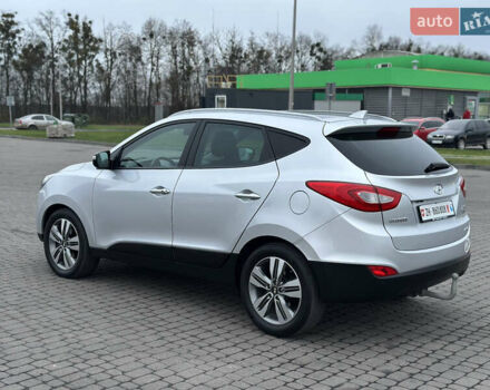 Серый Хендай их35, объемом двигателя 2 л и пробегом 180 тыс. км за 15000 $, фото 5 на Automoto.ua