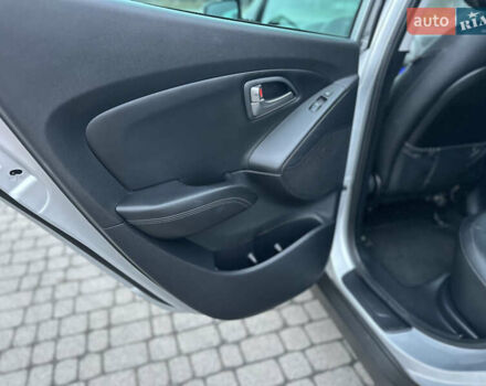 Серый Хендай их35, объемом двигателя 2 л и пробегом 180 тыс. км за 15000 $, фото 13 на Automoto.ua