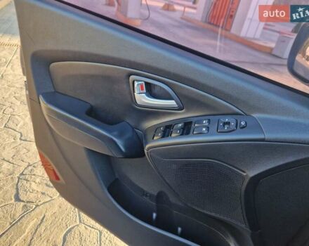 Серый Хендай их35, объемом двигателя 2 л и пробегом 138 тыс. км за 15200 $, фото 28 на Automoto.ua