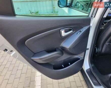 Серый Хендай их35, объемом двигателя 2 л и пробегом 221 тыс. км за 17150 $, фото 69 на Automoto.ua