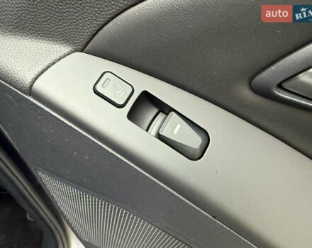 Серый Хендай их35, объемом двигателя 2 л и пробегом 124 тыс. км за 16850 $, фото 81 на Automoto.ua