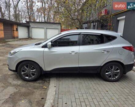 Серый Хендай их35, объемом двигателя 2 л и пробегом 136 тыс. км за 15800 $, фото 1 на Automoto.ua