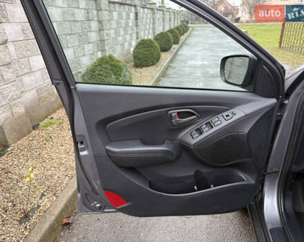 Серый Хендай их35, объемом двигателя 2 л и пробегом 124 тыс. км за 16850 $, фото 71 на Automoto.ua