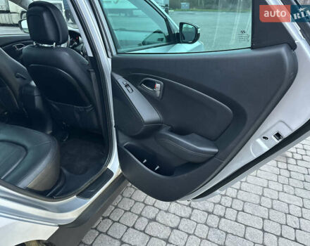 Серый Хендай их35, объемом двигателя 2 л и пробегом 180 тыс. км за 15000 $, фото 17 на Automoto.ua