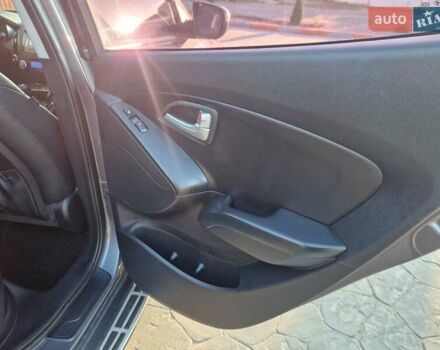 Серый Хендай их35, объемом двигателя 2 л и пробегом 138 тыс. км за 15200 $, фото 33 на Automoto.ua