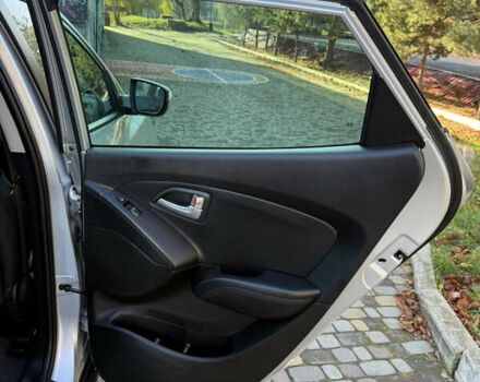 Серый Хендай их35, объемом двигателя 2 л и пробегом 187 тыс. км за 16600 $, фото 68 на Automoto.ua