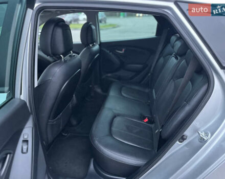 Серый Хендай их35, объемом двигателя 2 л и пробегом 180 тыс. км за 15000 $, фото 14 на Automoto.ua