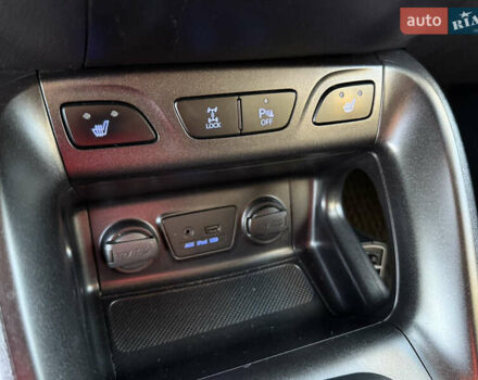 Серый Хендай их35, объемом двигателя 2 л и пробегом 183 тыс. км за 13750 $, фото 76 на Automoto.ua