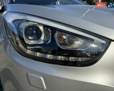 Серый Хендай их35, объемом двигателя 2 л и пробегом 187 тыс. км за 16600 $, фото 1 на Automoto.ua