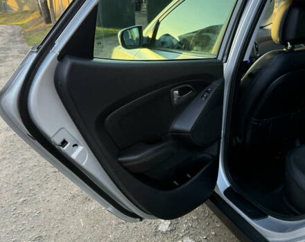 Серый Хендай их35, объемом двигателя 2 л и пробегом 183 тыс. км за 13750 $, фото 77 на Automoto.ua