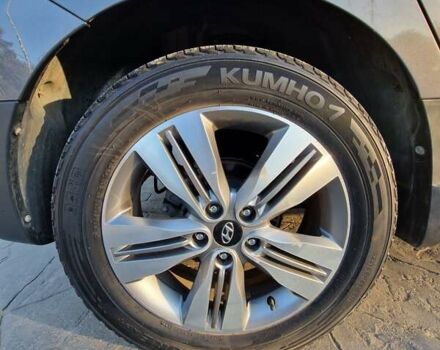 Серый Хендай их35, объемом двигателя 2 л и пробегом 138 тыс. км за 15200 $, фото 27 на Automoto.ua