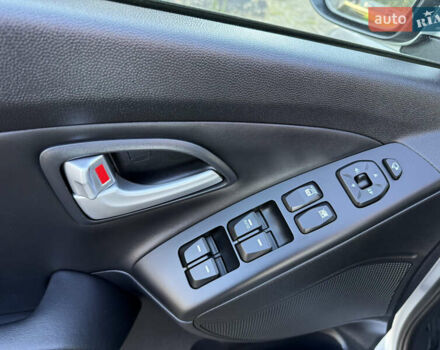 Серый Хендай их35, объемом двигателя 2 л и пробегом 187 тыс. км за 16600 $, фото 82 на Automoto.ua