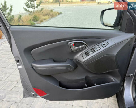 Сірий Хендай іх35, об'ємом двигуна 2 л та пробігом 124 тис. км за 16600 $, фото 72 на Automoto.ua